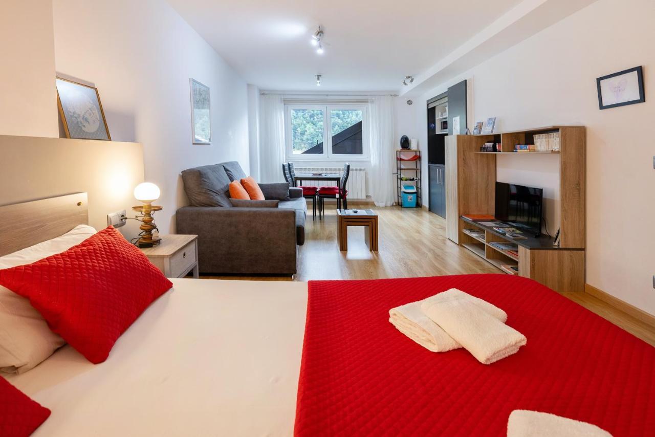 Comfortable With Mountain View In 40 M² + Storage Arinsal